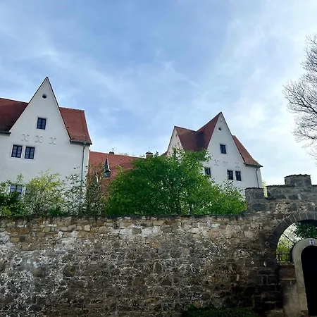 Bertchen - Barrierefrei Mit Suedterrasse Und Carport In Ruhiger Altstadtlage Von Appartement Ballenstedt