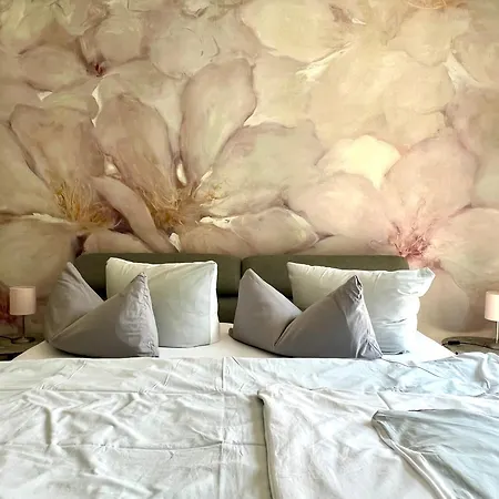 Bertchen - Barrierefrei Mit Suedterrasse Und Carport In Ruhiger Altstadtlage Von * بالنشتيت